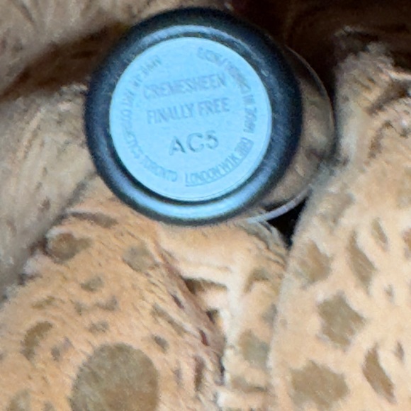 MAC-Finally Free-Creamsheen-lipstick AC5 limited edition. New-never used - Picture 3 of 5